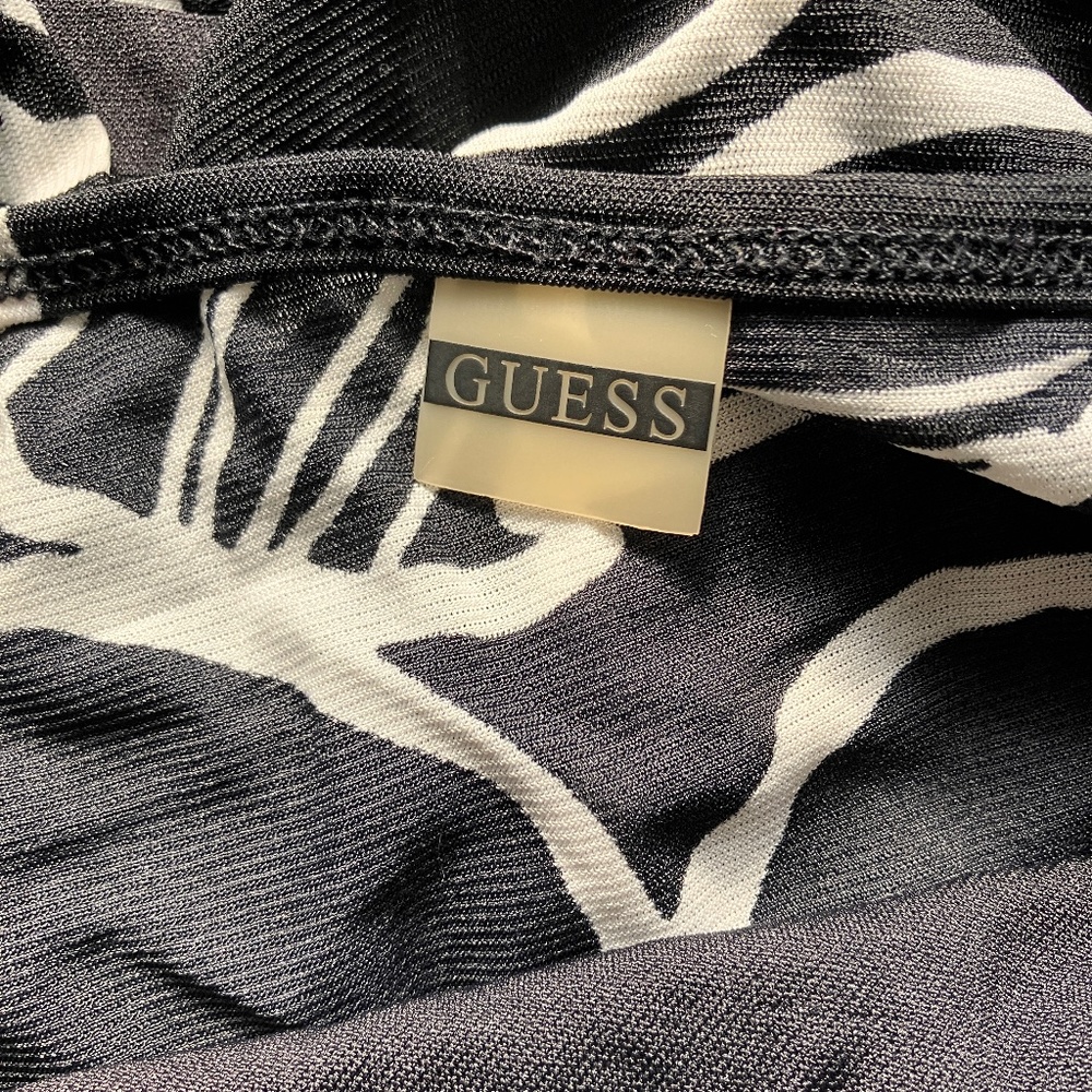 GUESS BLACK &WHITE FLORAL HALTER - Picture 2 of 14
